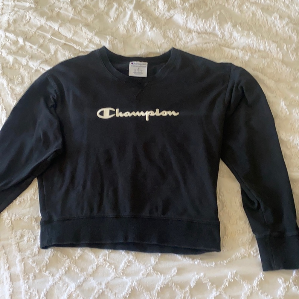 Black champion crewneck in women’s large